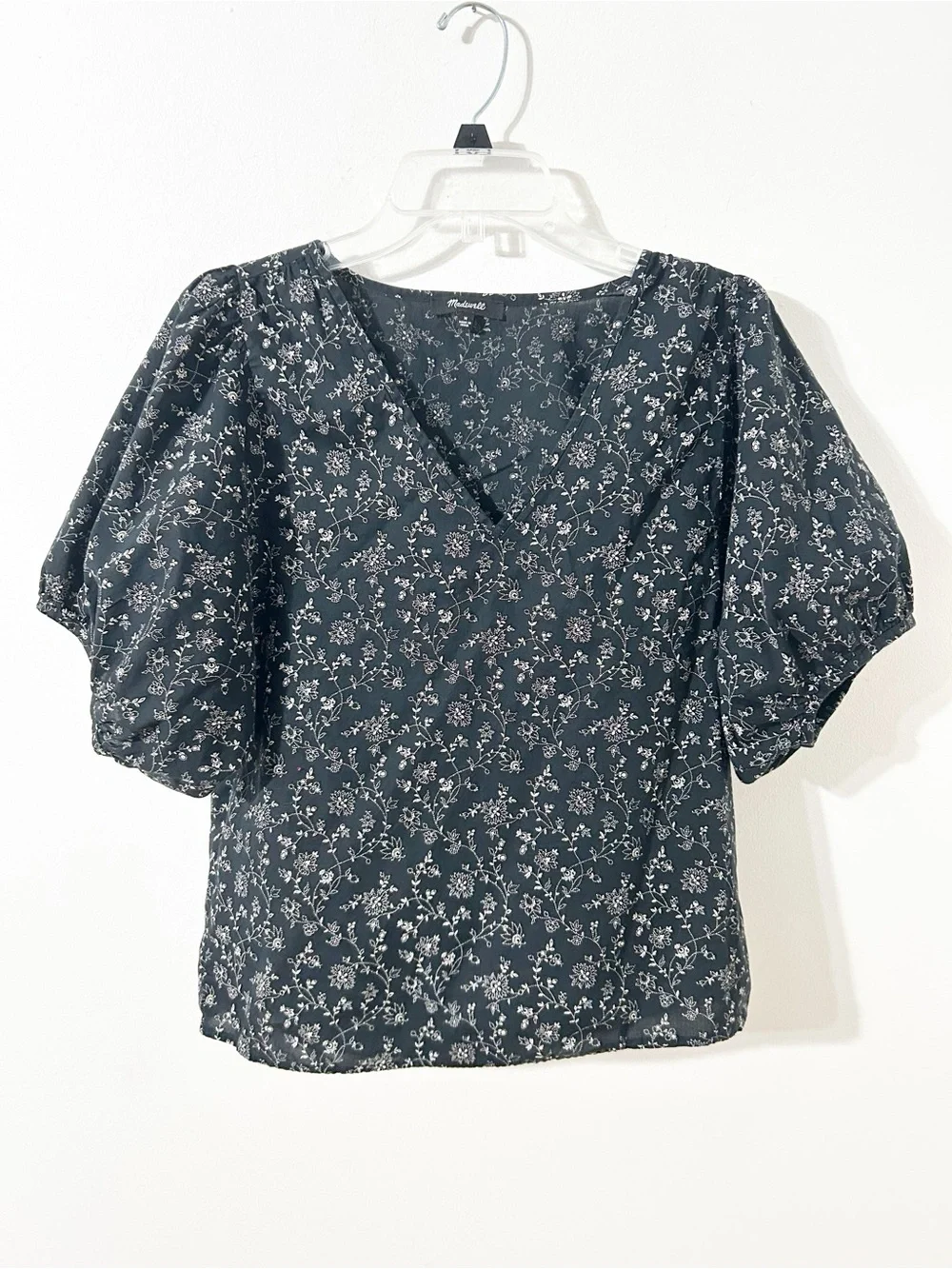 Madewell VNeck Puff Balloon Sleeve Floral Top Styl N3951 Black White Size Medium